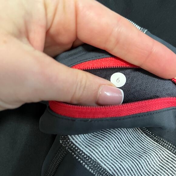 Lululemon Run Inspire Crop Gray Crop Leggings Size 6 - Picture 4 of 4